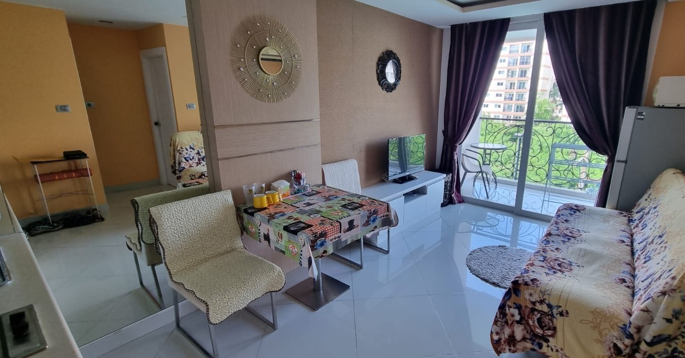 "Fully furnished 1-bedroom condo in Paradise Park Jomtien, 35 sqm, city view, located on the 4th floor of Building A."