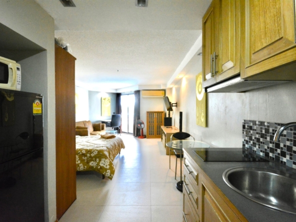 Fully furnished studio condo in Angket Hip Residence, Jomtien, 37 sqm with pool view, priced at 1.52M Baht."