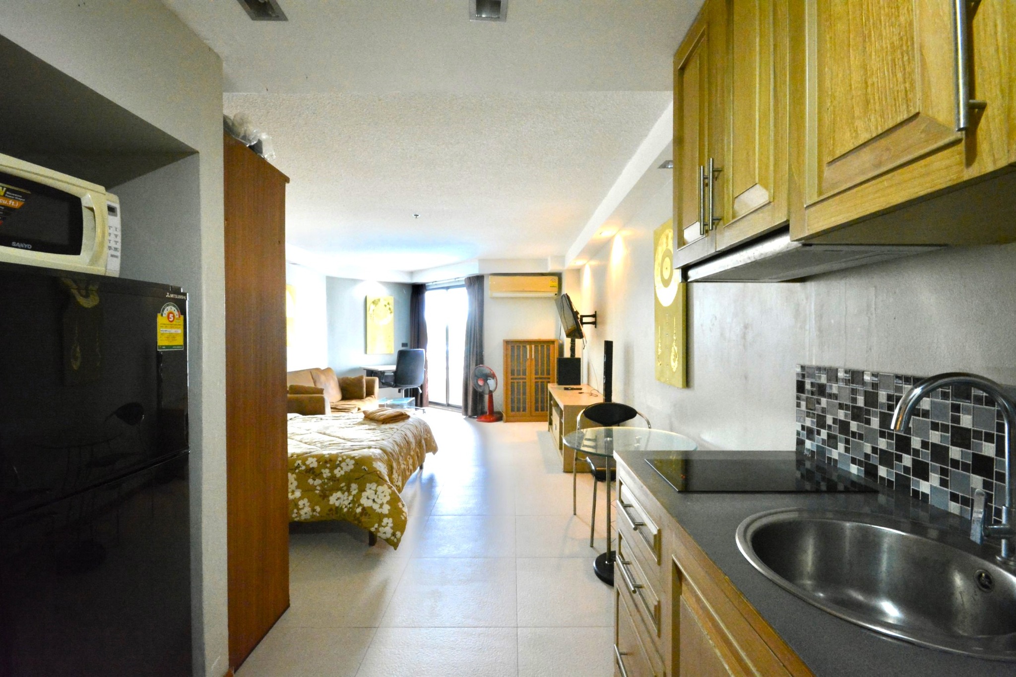 Fully furnished studio condo in Angket Hip Residence, Jomtien, 37 sqm with pool view, priced at 1.52M Baht."