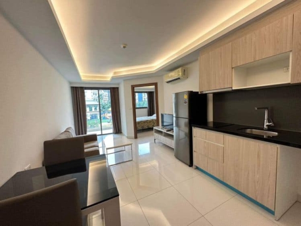 Laguna Beach Resort 2 Bang Lamung, 1-bedroom condo with pool view, fully furnished, Building D, 3rd floor.