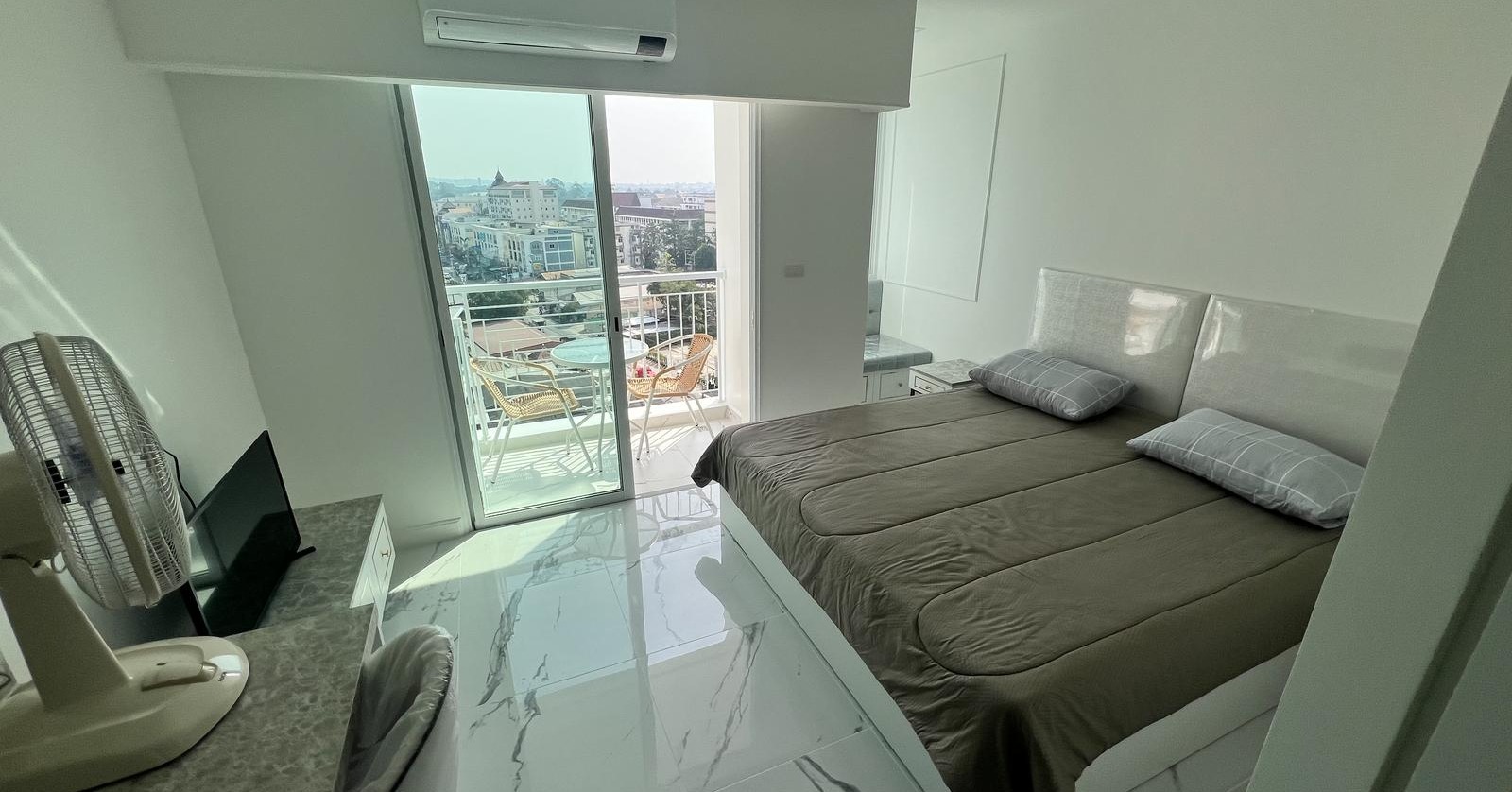 Studio condo for sale in The Empire Jomtien, 7th floor, city view, fully furnished, foreign name