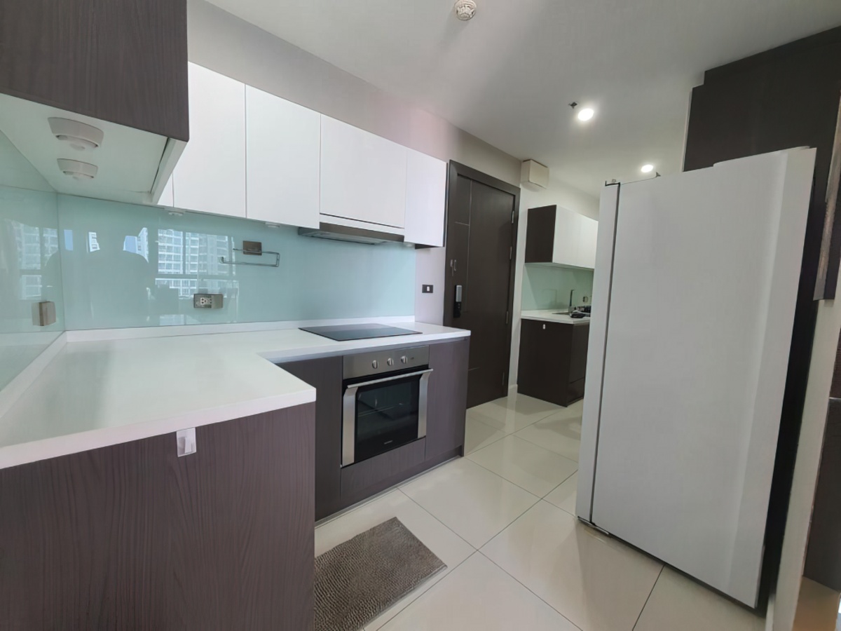2-bedroom condo for sale in The Point Pratumnak, 9th floor, sea view, foreign ownership, fully furnished