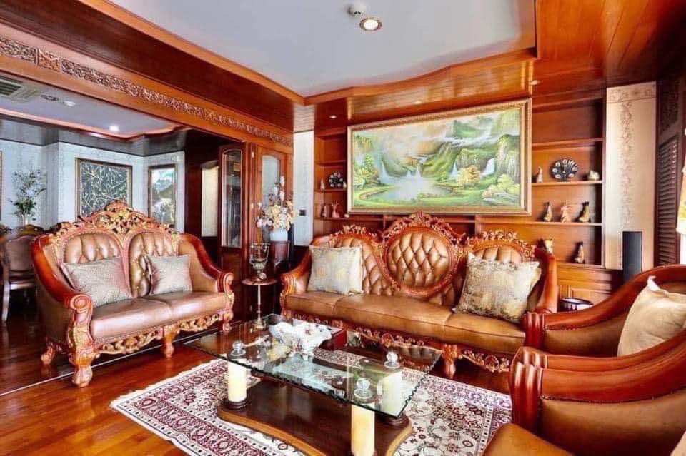 Sea view condo for sale in Royal Cliff Pattaya, 20th floor, Thai name, 189 SQM with large balcony