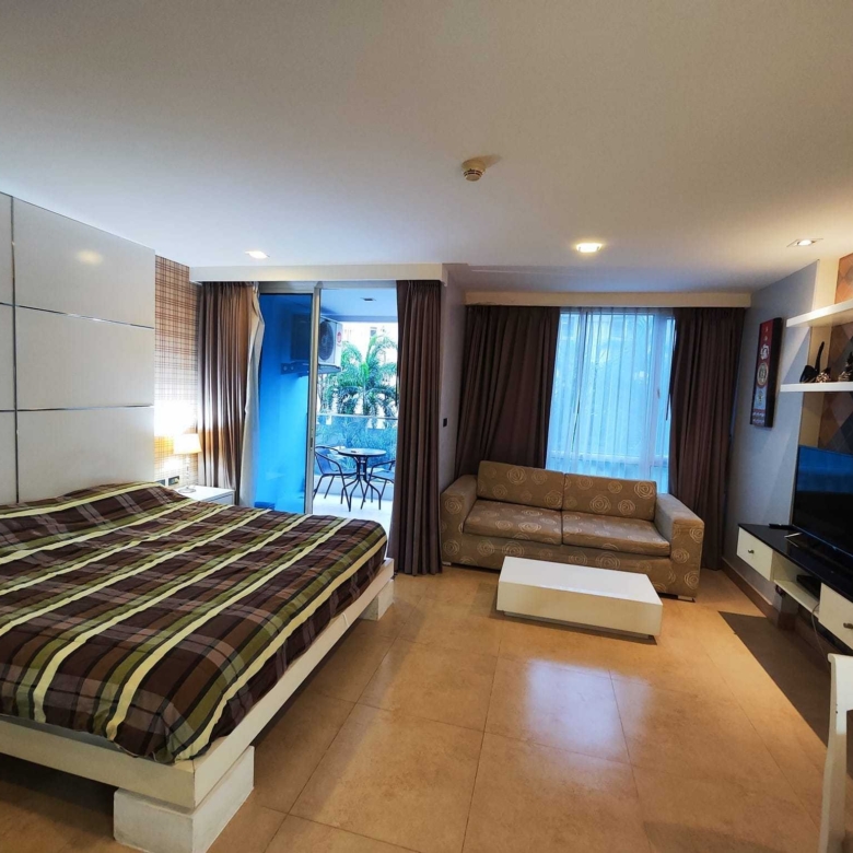 Studio condo for sale in The Cliff Pattaya, 2nd floor, pool view, fully furnished, company name