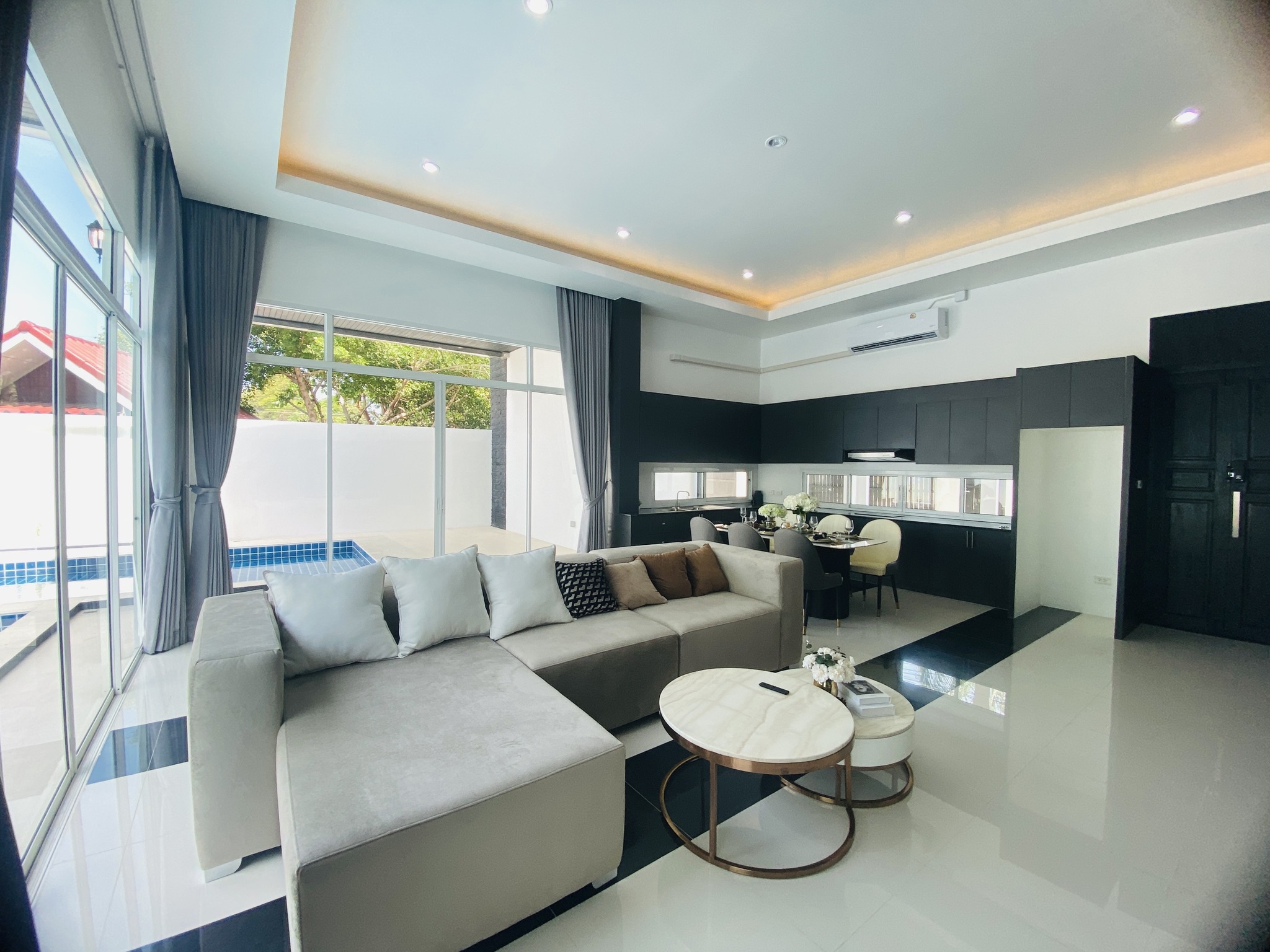 Pool villa for sale in Baan Piam Mongkon 3 Pattaya, 4 bedrooms, large pool, Thai name, fully furnished