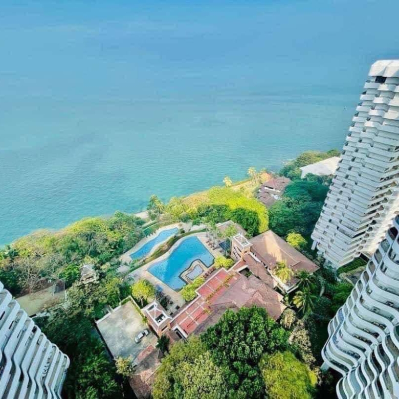 Sea view condo for sale in Royal Cliff Pattaya, 20th floor, Thai name, 189 SQM with large balcony