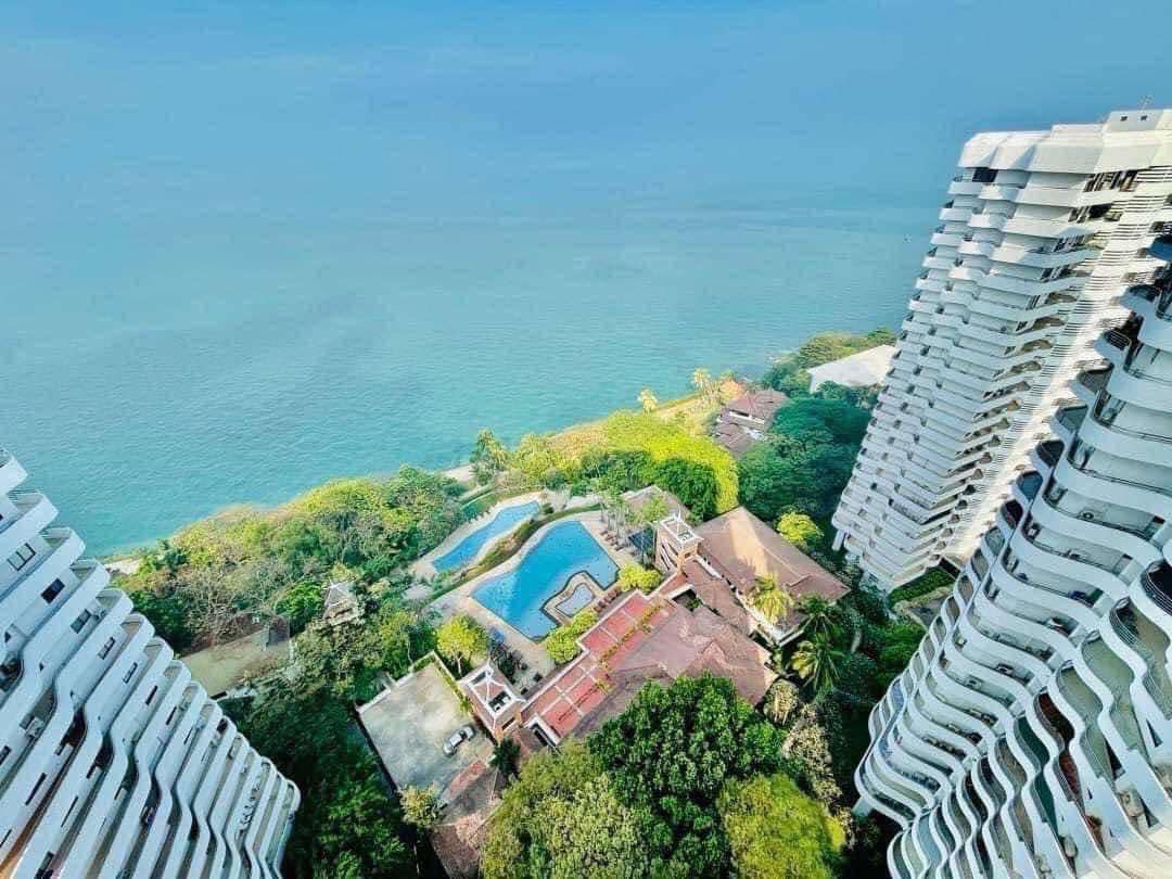 Sea view condo for sale in Royal Cliff Pattaya, 20th floor, Thai name, 189 SQM with large balcony