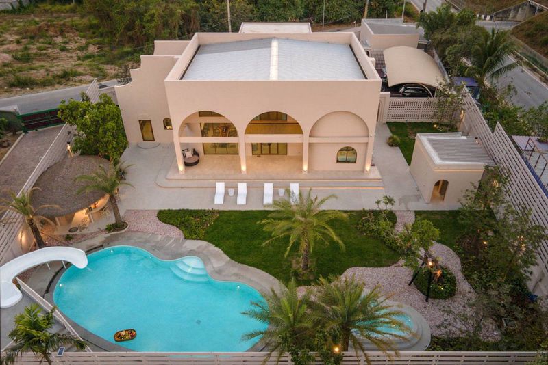 Luxury Moroccan-style pool villa for sale in Pattaya, 4-bedroom house with private pool, large land, exotic design