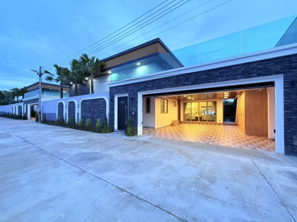 Luxury pool villa rental in Pattaya