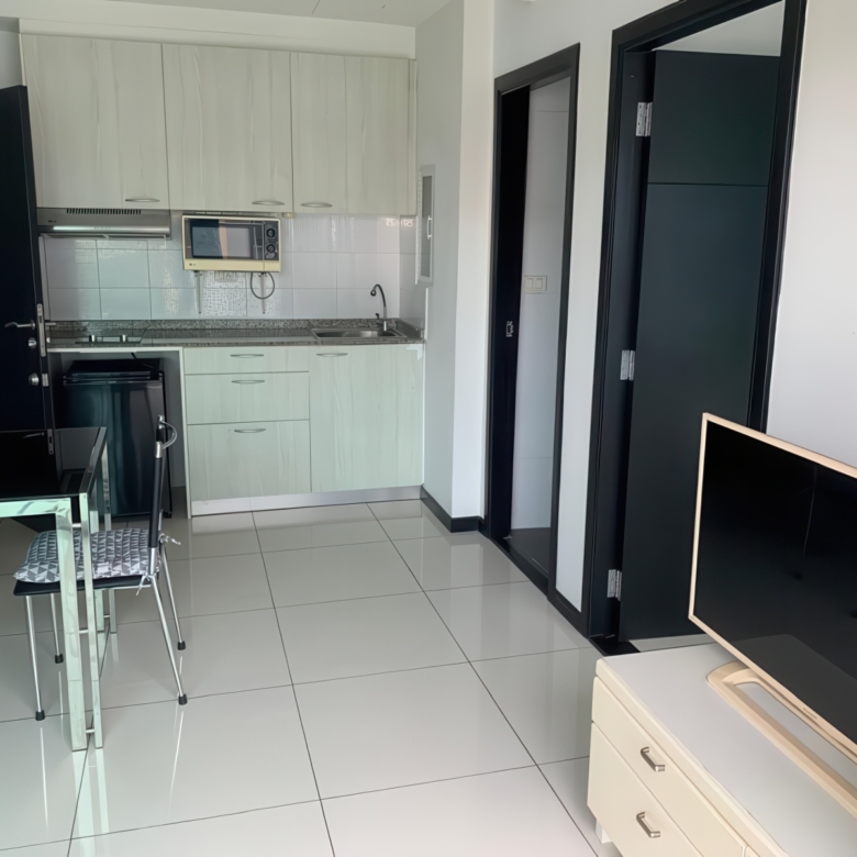 1-bedroom condo for sale in Siam Oriental Garden 2, city view, 5th floor, foreign name, fully furnished unit in Pattaya