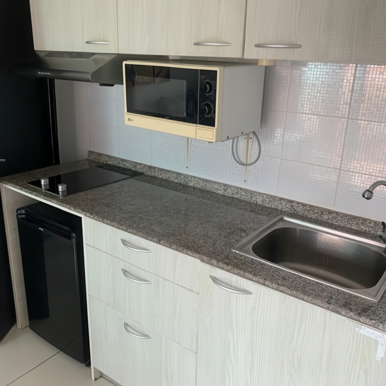 1-bedroom condo for sale in Siam Oriental Garden 2, city view, 5th floor, foreign name, fully furnished unit in Pattaya