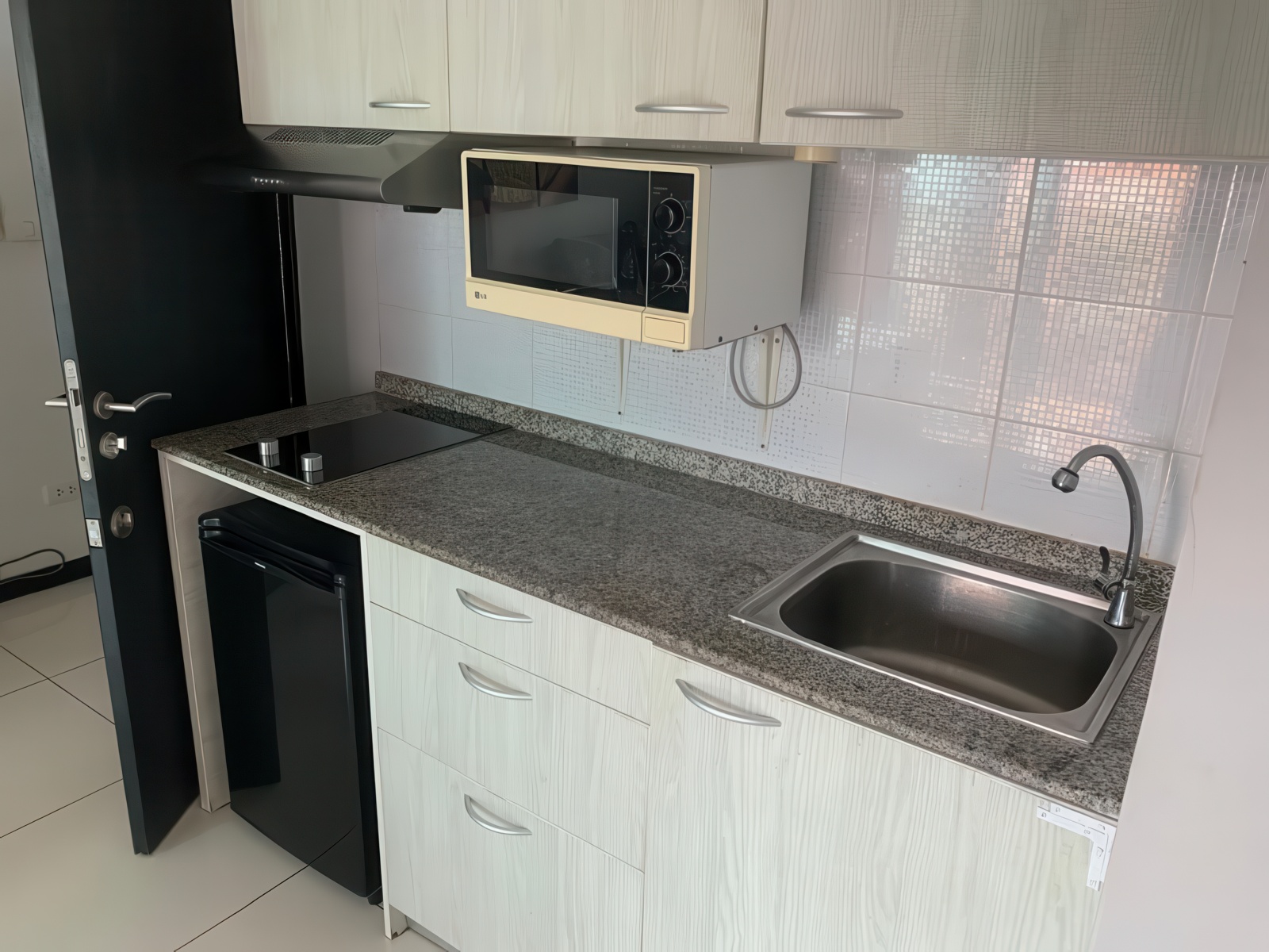 1-bedroom condo for sale in Siam Oriental Garden 2, city view, 5th floor, foreign name, fully furnished unit in Pattaya
