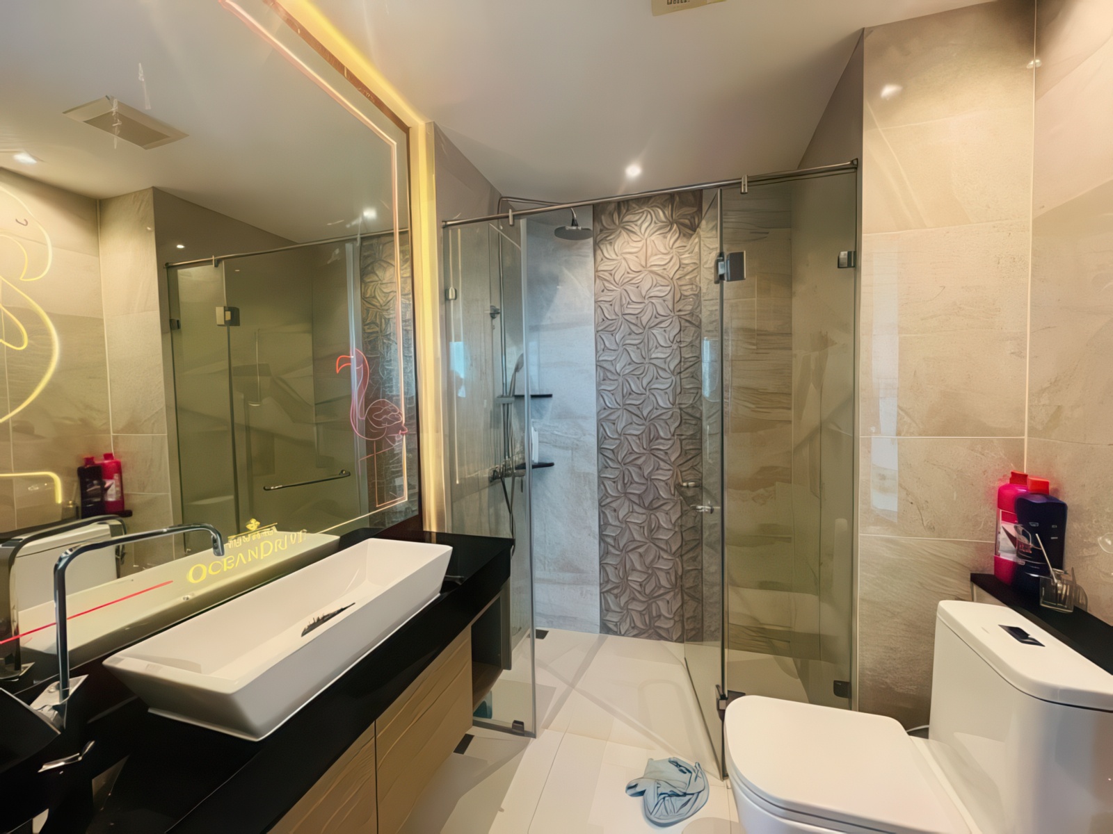 1-bedroom condo for sale in Riviera Ocean Drive Pattaya, 11th floor, city view, fully furnished, foreign name ownership