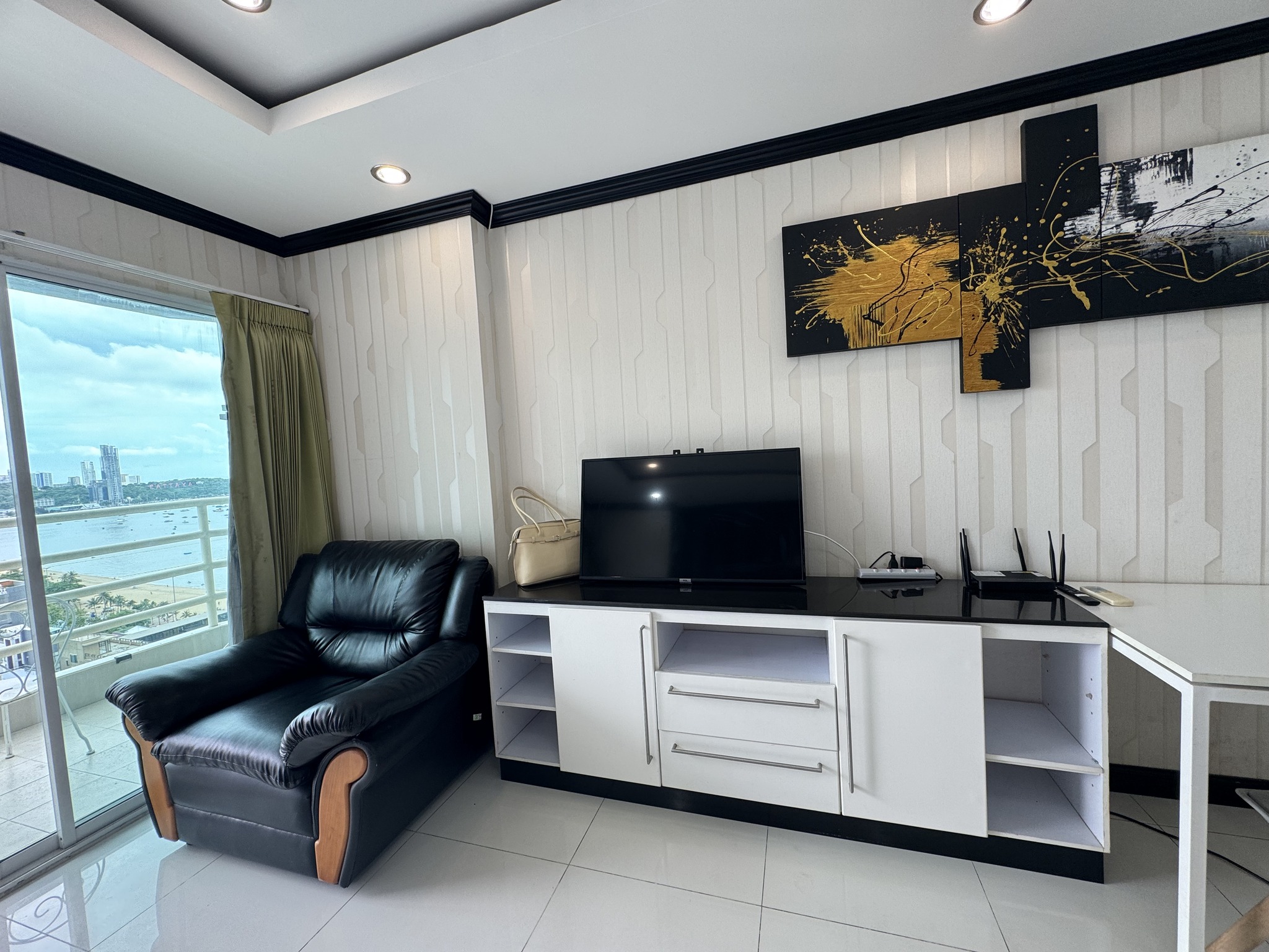 Sea view condo for rent in View Talay 6, 21st floor, 1 bedroom, fully furnished, Pattaya
