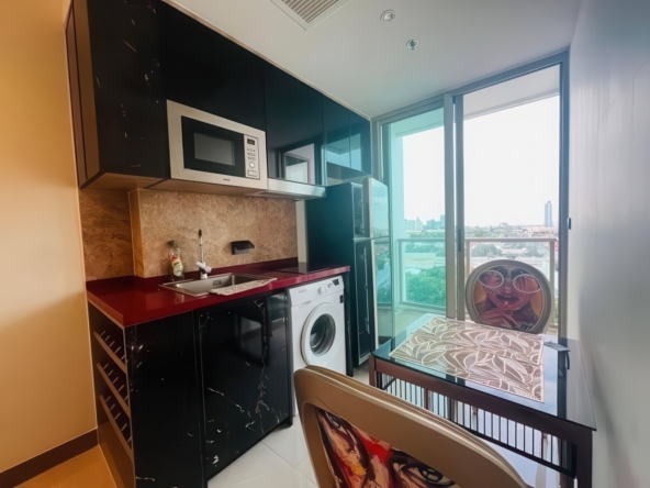 1-bedroom condo for sale in Riviera Ocean Drive Pattaya, 11th floor, city view, fully furnished, foreign name ownership