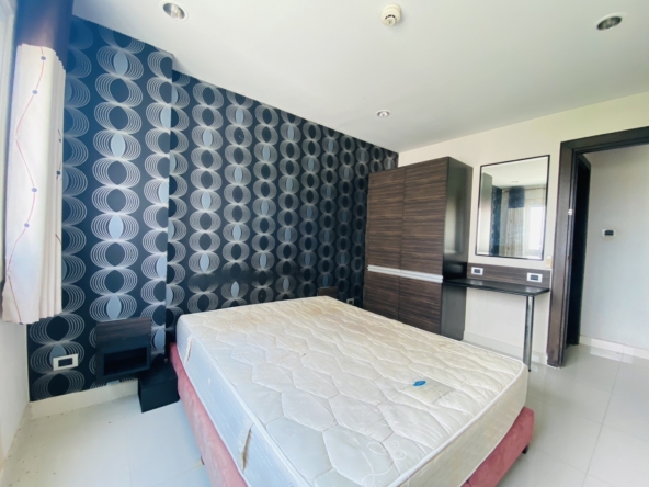1-bedroom condo for sale in Park Lane Jomtien Beach, 7th floor, city view, Thai name, needs renovation