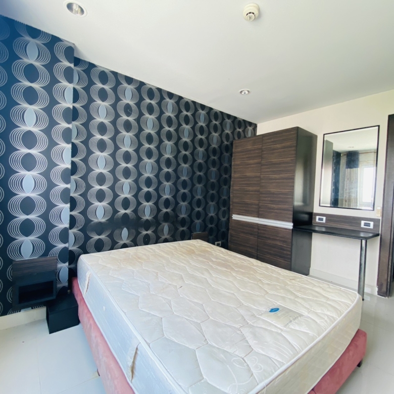 1-bedroom condo for sale in Park Lane Jomtien Beach, 7th floor, city view, Thai name, needs renovation