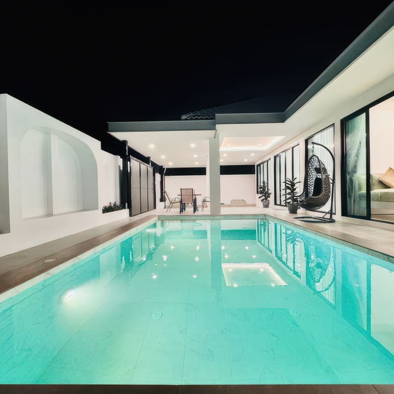 Pool villa for sale in Eakmongkol Village 2 Pattaya, 4-bedroom home with Thai company ownership and private pool