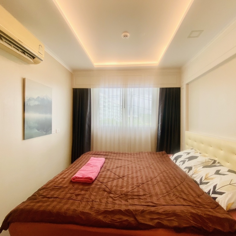 1-bedroom condo for rent in The Orient Resort Pattaya, fully furnished unit with outside view and tropical amenities