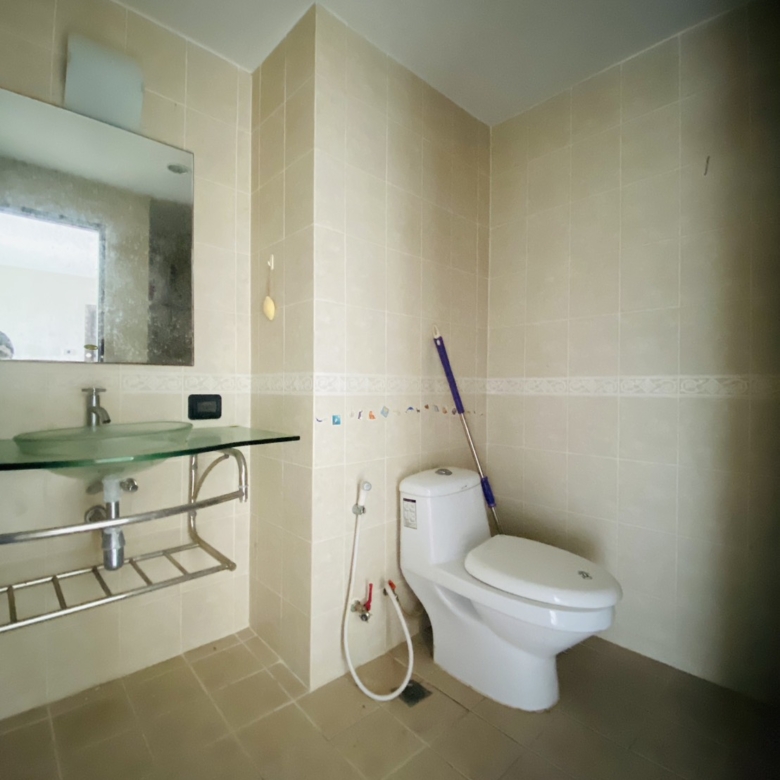 1-bedroom condo for sale in Park Lane Jomtien Beach, 7th floor, city view, Thai name, needs renovation