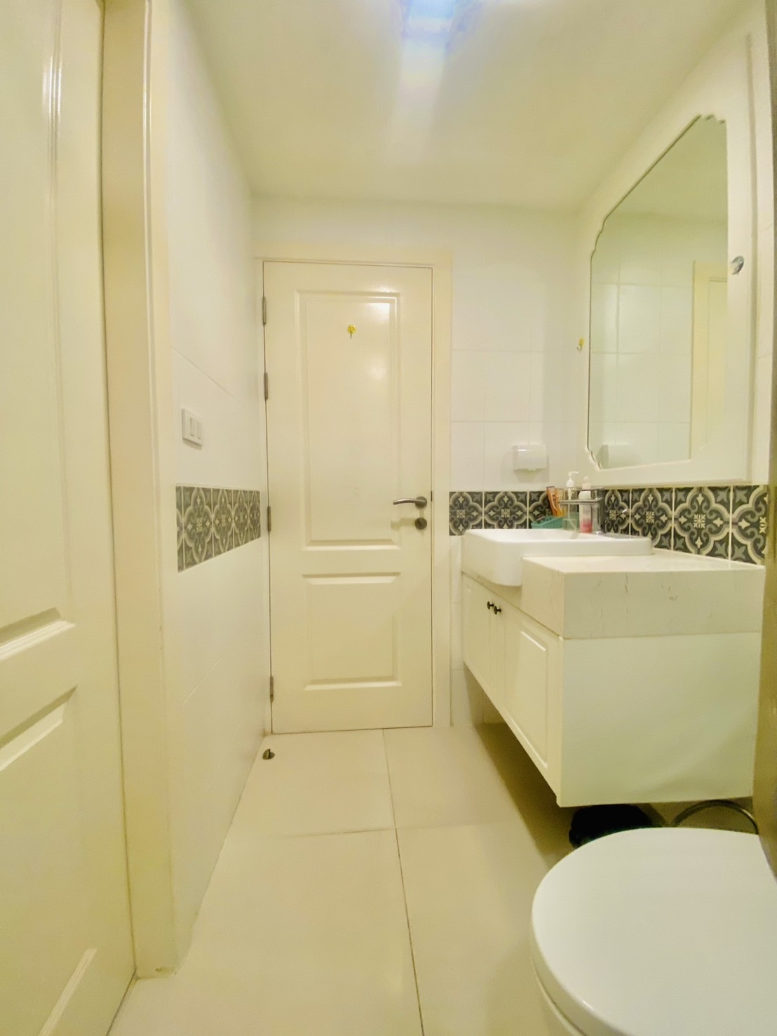 1-bedroom condo for rent in The Orient Resort Pattaya, fully furnished unit with outside view and tropical amenities