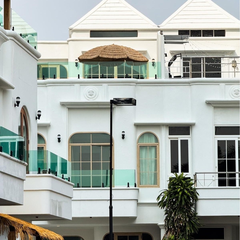 Modern tropical 3-storey beach house near Wongamat Beach Pattaya, fully furnished, for sale and rent