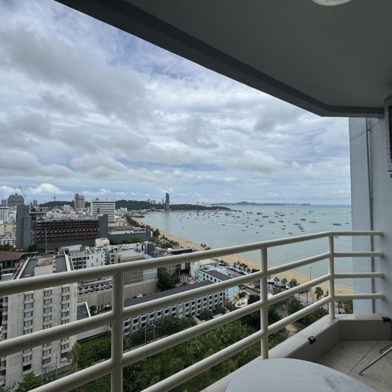 Sea view condo for sale in View Talay 6 Pattaya, 21st floor, 1-bedroom unit under foreign name