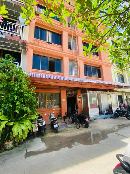 Apartment building for sale in Naklua Pattaya – 5-storey, 32 rooms, fully tenanted, under company name