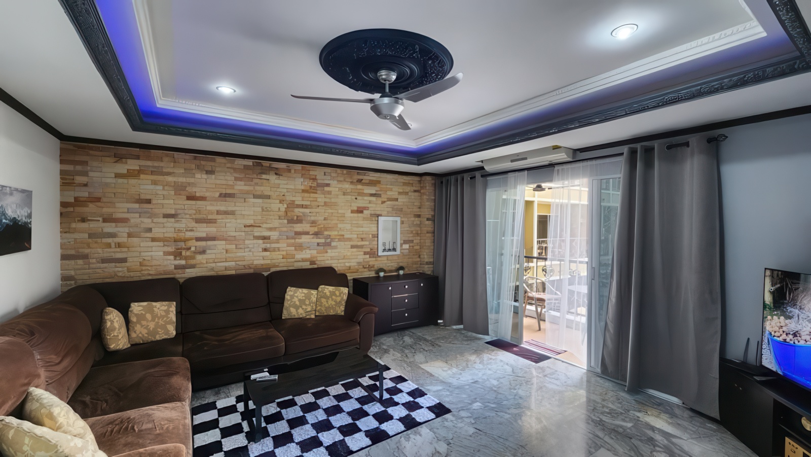 2-bedroom condo for sale in Siam Oriental Twins Pattaya, pool view, 4th floor, fully furnished, Thai company ownership