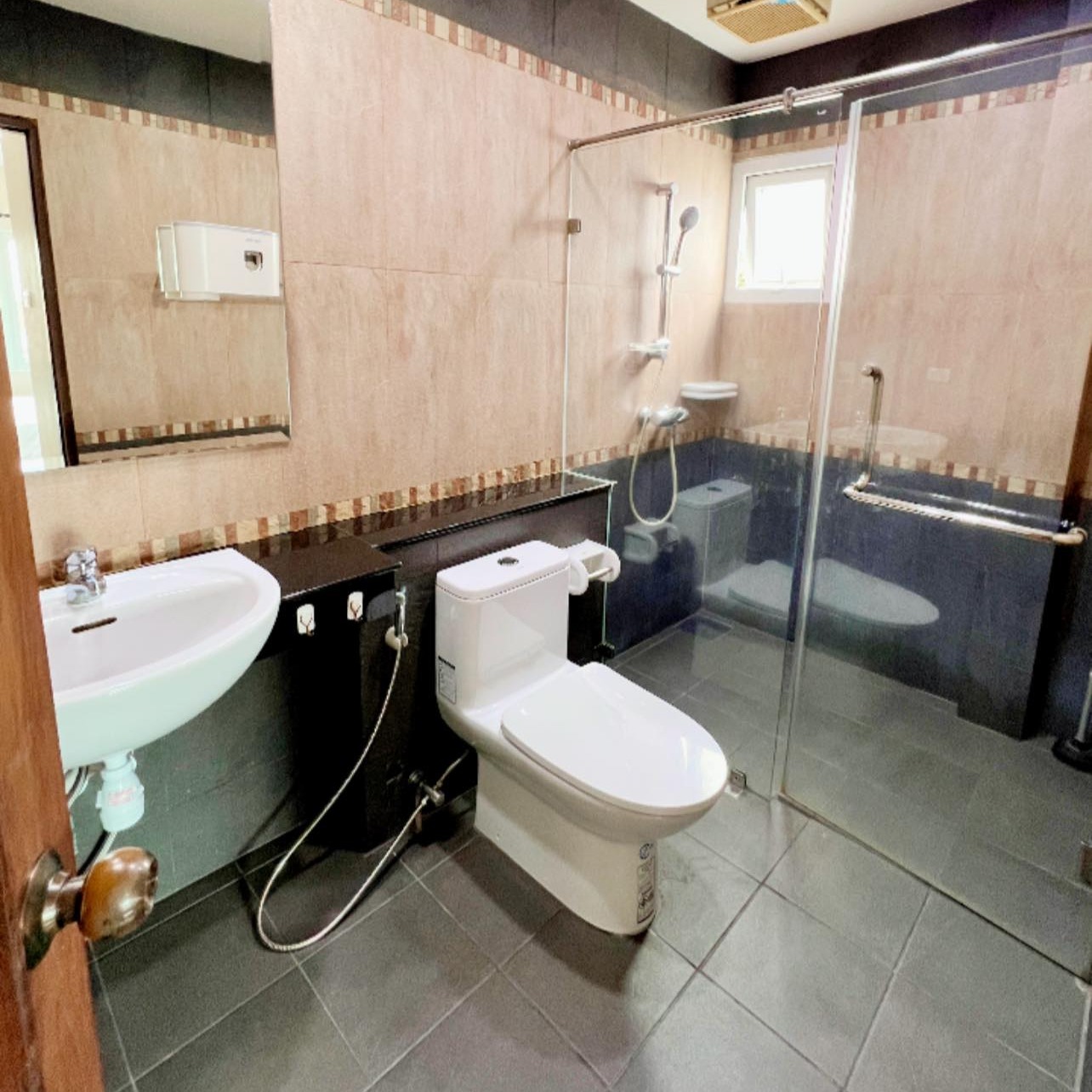 Pool villa for sale in Central Park Hillside Pattaya, 5 bedrooms, Thai name, furnished, private pool, near Jomtien