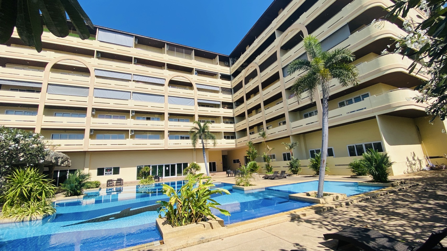 1-bedroom condo for rent in View Talay Residence 5 Pattaya, 5th floor, 99 sqm, city view, fully furnished