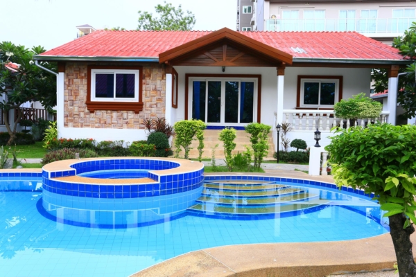 5-house resort for sale in Pattaya, multi-unit property, Thai name, 1,200 sqm land, great investment opportunity