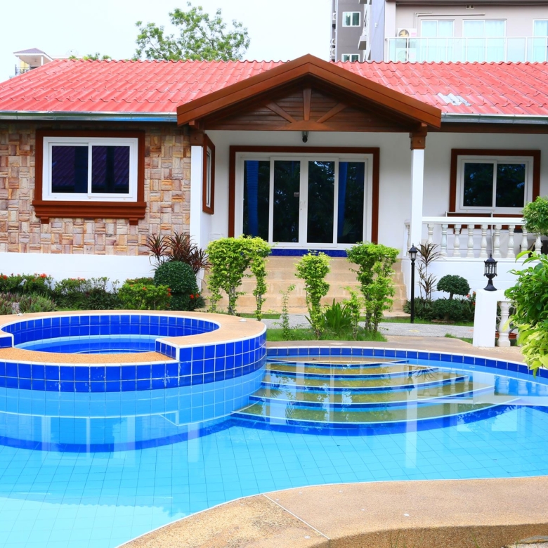 5-house resort for sale in Pattaya, multi-unit property, Thai name, 1,200 sqm land, great investment opportunity
