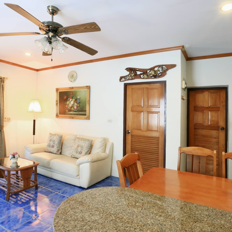 5-house resort for sale in Pattaya, multi-unit property, Thai name, 1,200 sqm land, great investment opportunity