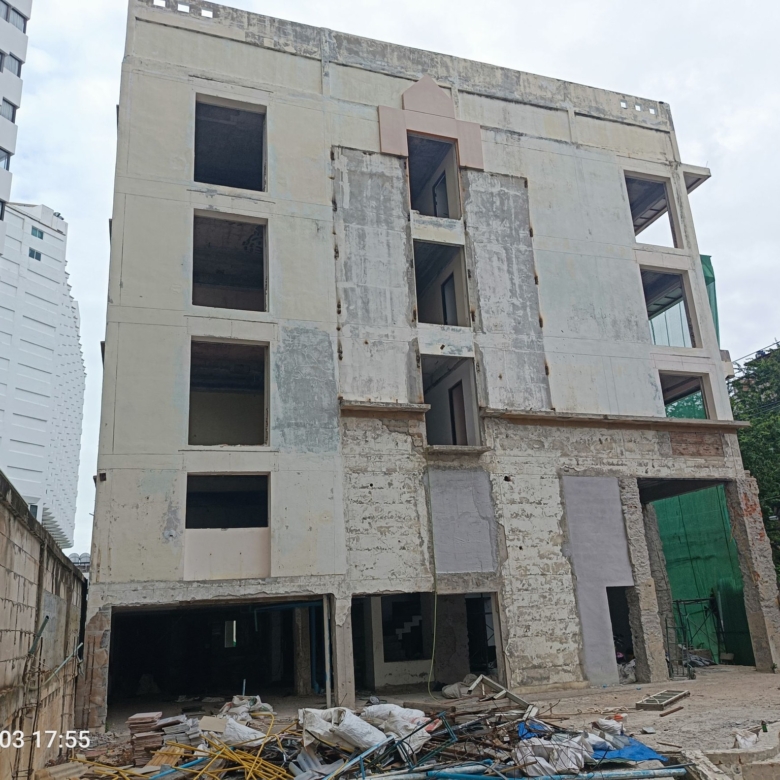 Hotel building for sale Jomtien Soi 1 Pattaya, 35 rooms, rooftop bar, 150m from the beach