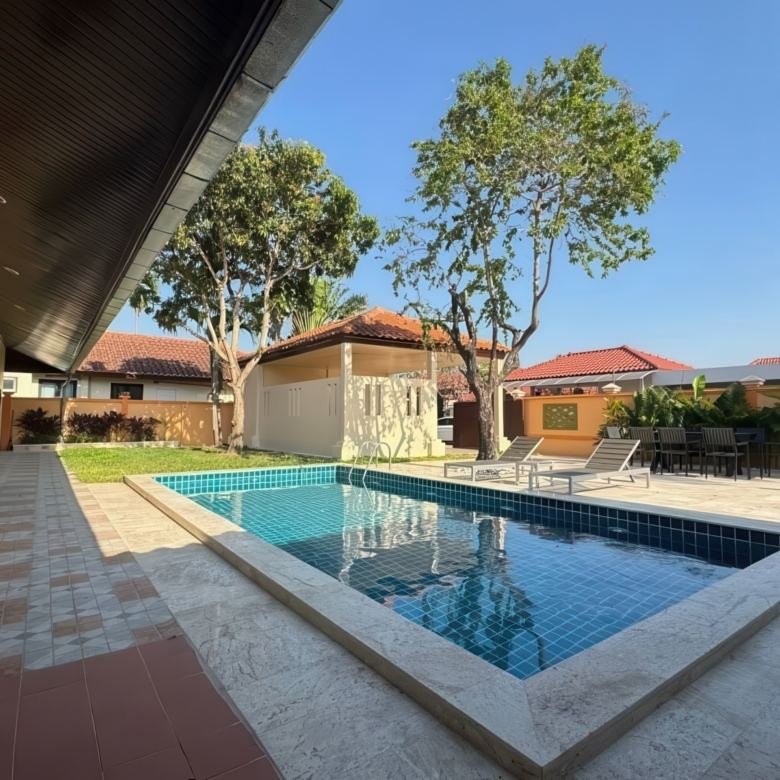 Luxury house for sale in Baan Balina 1 Na Jomtien, 4-bedroom, Thai company, fully furnished, near beach