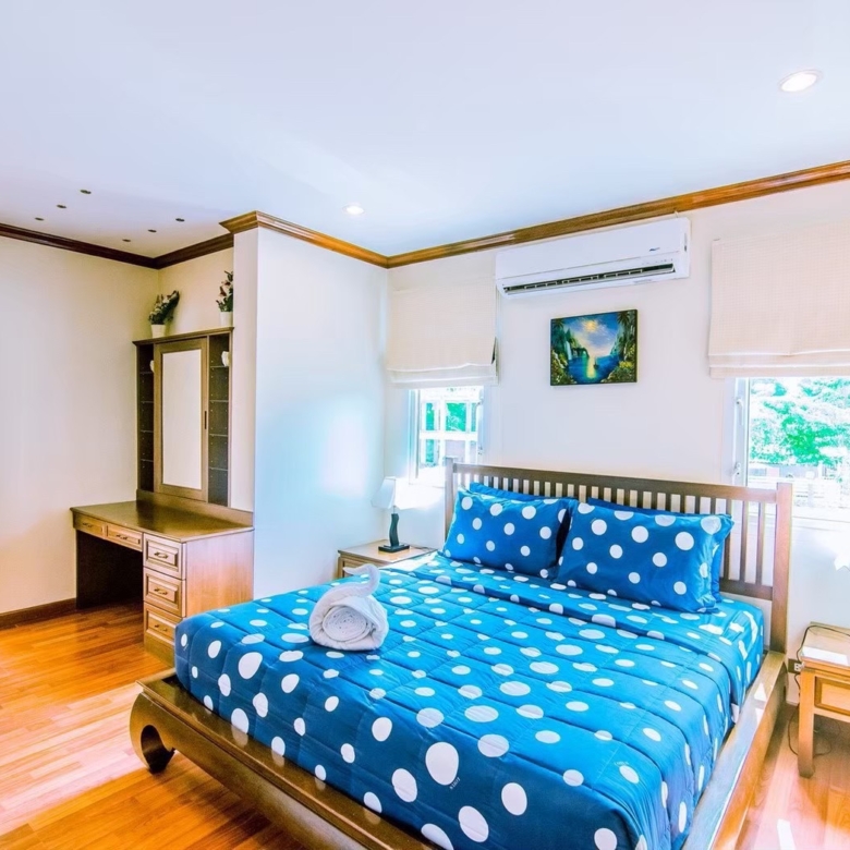 Pool villa for rent Jomtien Second Road Pattaya, 4-bedroom, private pool, fully furnished rental home