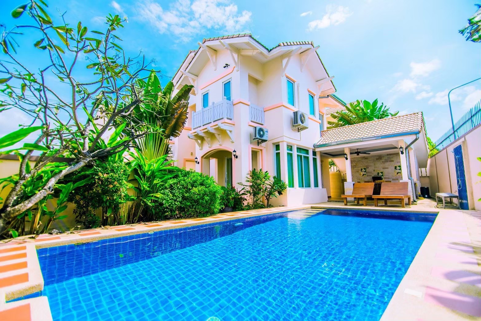 Pool villa for rent Jomtien Second Road Pattaya, 4-bedroom, private pool, fully furnished rental home