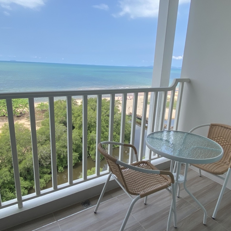 2-bedroom sea view condo for sale in Grand Florida Pattaya, 7th floor, fully furnished, Thai ownership