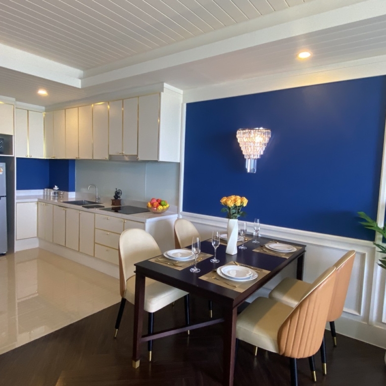 2-bedroom sea view condo for sale in Grand Florida Pattaya, 7th floor, fully furnished, Thai ownership