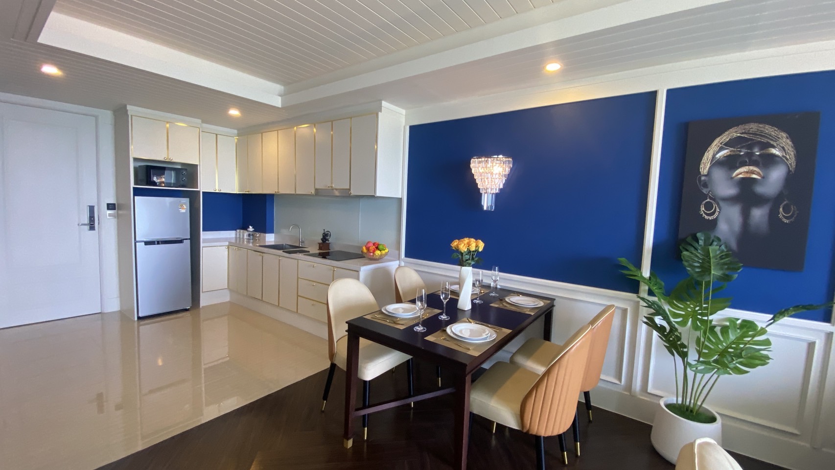 2-bedroom sea view condo for sale in Grand Florida Pattaya, 7th floor, fully furnished, Thai ownership