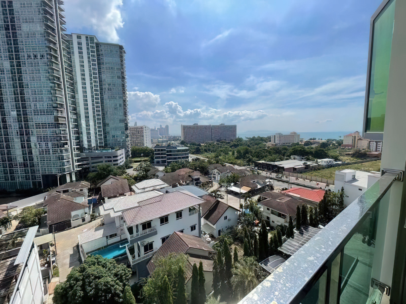 Dusit Grand sea view condo for sale in Pattaya, 1-bedroom, 8th floor, foreign name, fully furnished