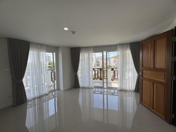 3-bedroom condo for sale Royal Hill Resort Pattaya with city view