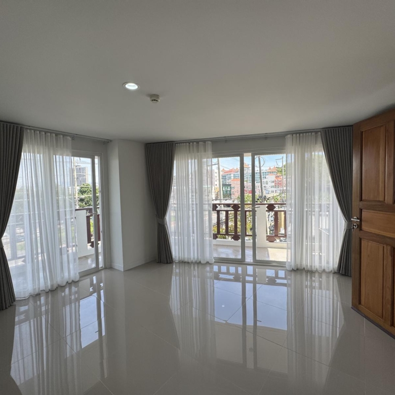 3-bedroom condo for sale Royal Hill Resort Pattaya with city view