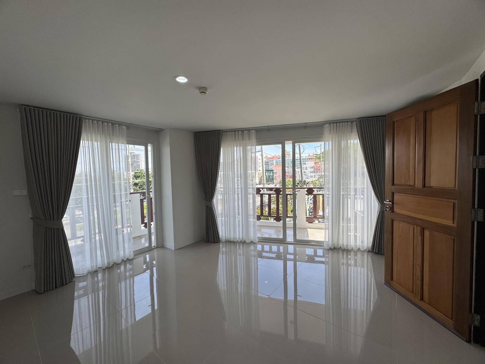 3-bedroom condo for sale Royal Hill Resort Pattaya with city view