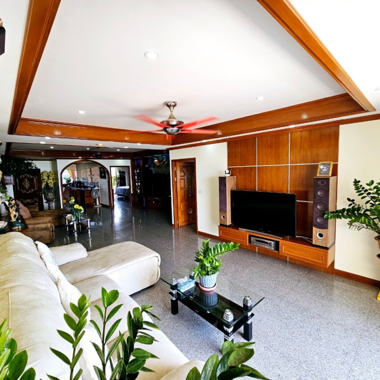 2-bedroom sea view condo for sale in Jomtien Plaza Condotel Pattaya, fully furnished, Thai ownership