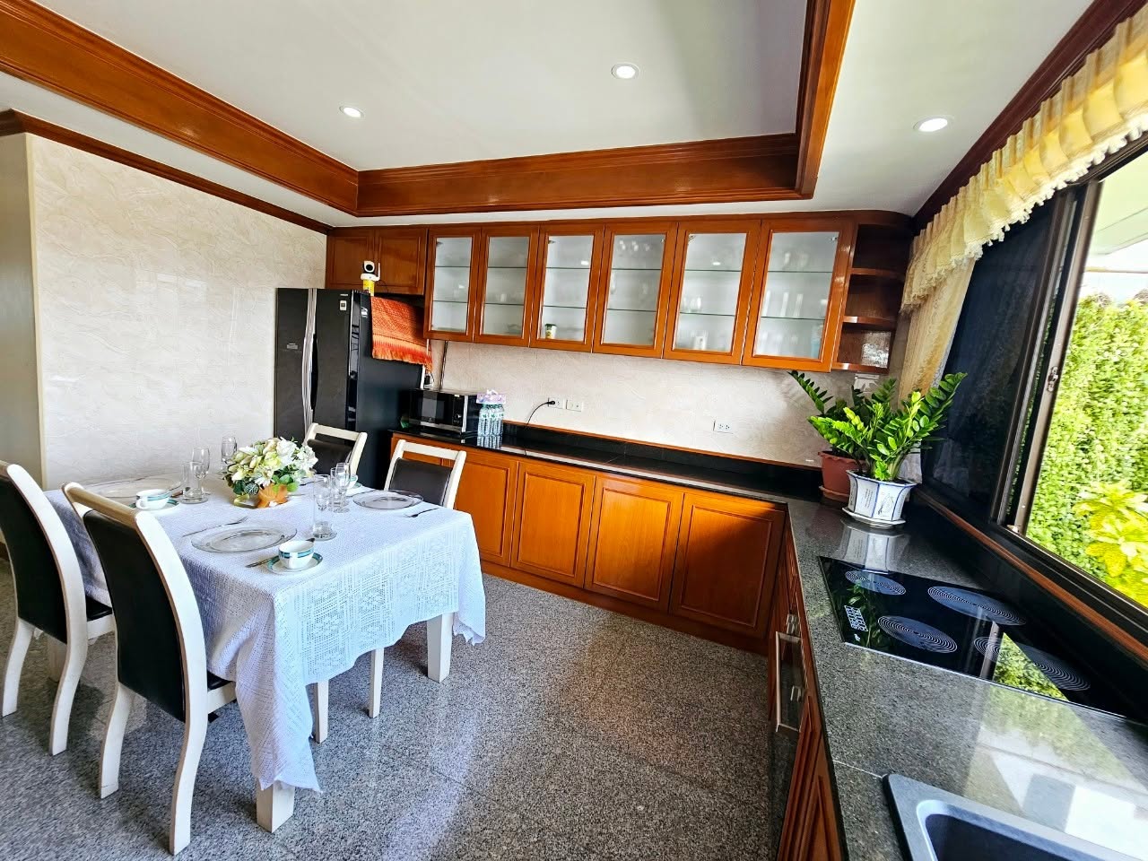 2-bedroom sea view condo for sale in Jomtien Plaza Condotel Pattaya, fully furnished, Thai ownership