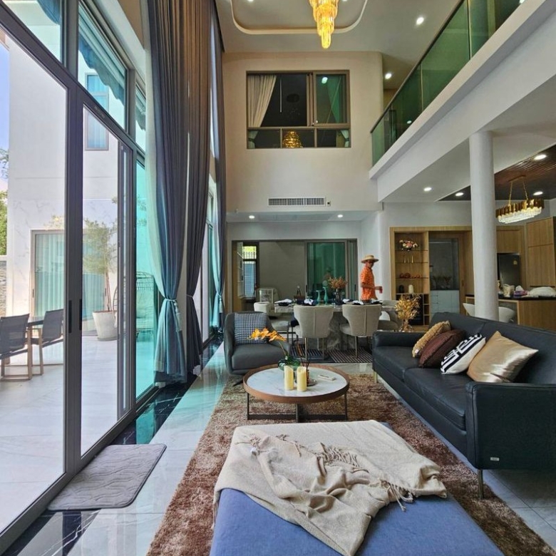 2-story pool villa for sale at 98 Lakeville Mabprachan, fully furnished with private pool and garden