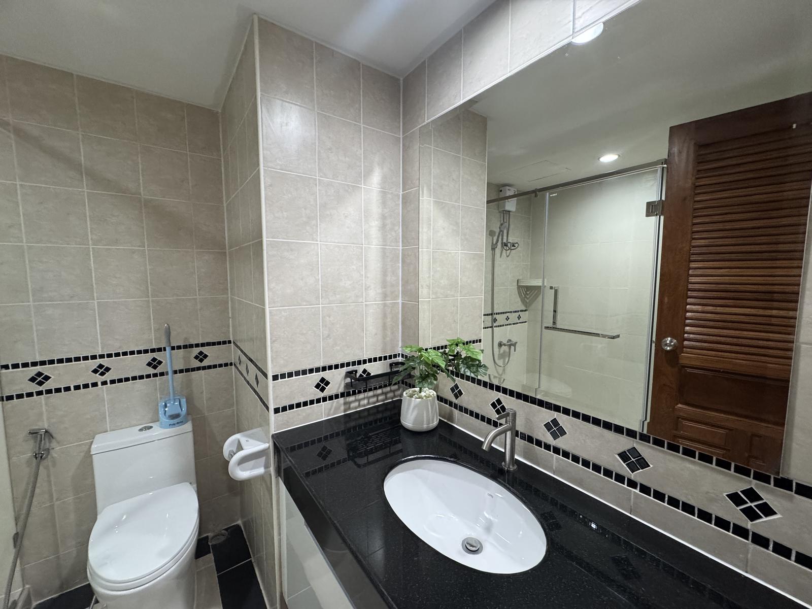 3-bedroom condo for sale Royal Hill Resort Pattaya with city view