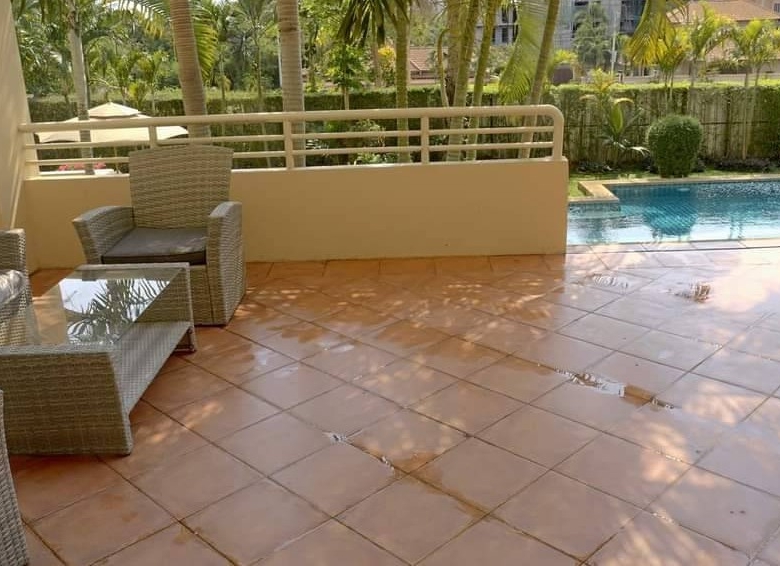 “Swimming pool and facilities Executive Residence 3 Pratumnak Pattaya”